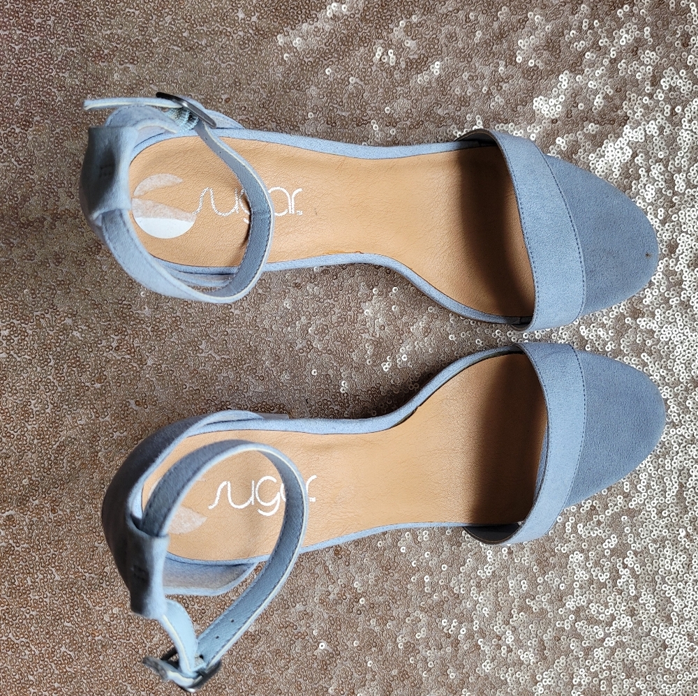Size 9 NWOT Sugar Blue Block Heels - Picture 11 of 11